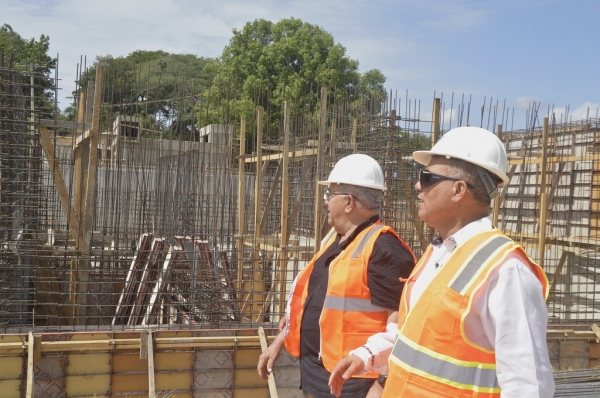 Director de CORAASAN supervisa trabajos en acueducto Ciudad Juan Bosch-La Canela
