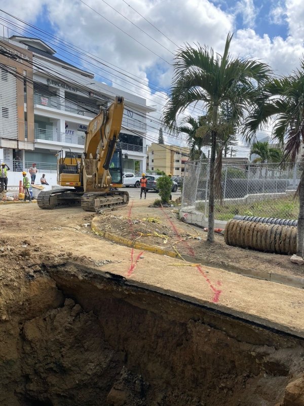 Construcci&oacute;n de colector de aguas residuales La Rosaleda alcanza un 50% de avance
