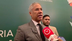 Andr&eacute;s Cueto resalta impacto cultural y econ&oacute;mico de la Feria del Libro en Santiago