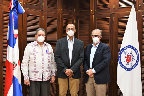 Develizan foto de Carlos Fondeur como expresidente del Consejo de Directores de Coraasan