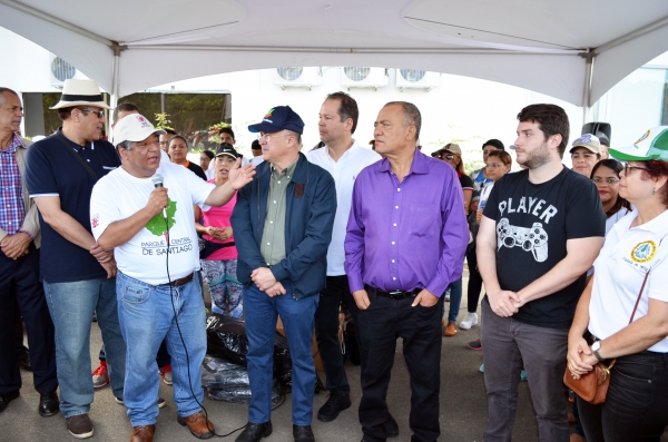 Brigadas de Ornato de CORAASAN trabajan en toques finales de Parque Central