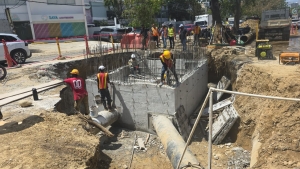 En fase final trabajos de correcci&oacute;n de aver&iacute;a e instalaci&oacute;n de v&aacute;lvula en Av. 27 de Febrero
