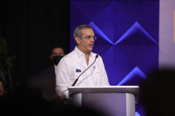 Presidente Abinader anuncia el saneamiento de arroyo en Santiago