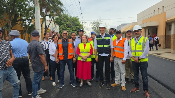 Coraasan y MOPC inician asfaltado en avenida Emilio Prud' Homme en Bella Vista