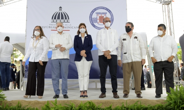 Vicepresidenta deja iniciados trabajos soluciones agua potable y aguas residuales en Santiago