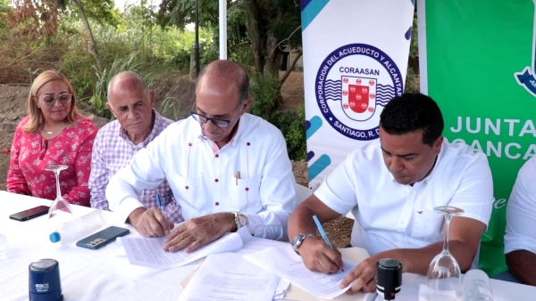 Coraasan firma convenio con junta distrital Canca La Piedra para construcci&oacute;n de parque