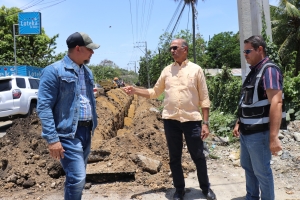 Moradores de Juan Antonio Alix recibir&aacute;n agua potable con instalaci&oacute;n de tuber&iacute;a