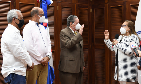 Juramentan nuevo presidente Consejo de Directores CORAASAN