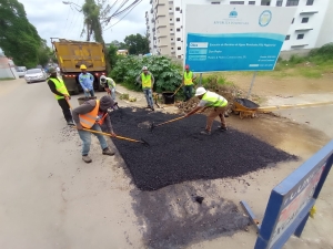 Coraasan fortalece plan de bacheo y cierre de excavaciones en Santiago