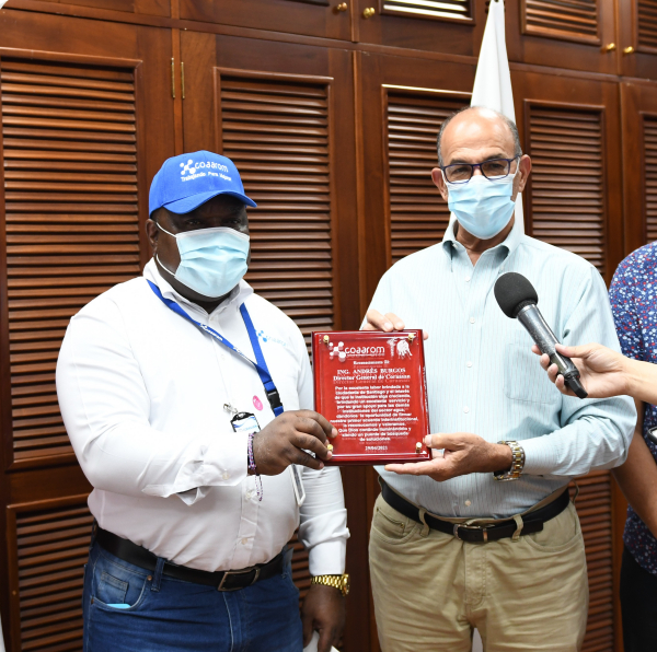 El acueducto de La Romana reconoce labor del director general de Coraasan