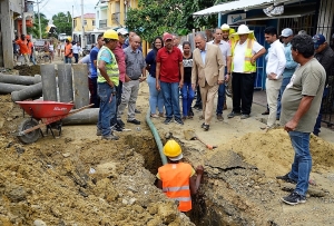Silvio Dur&aacute;n supervisa instalaci&oacute;n de sistema de aguas residuales de Villa Verde