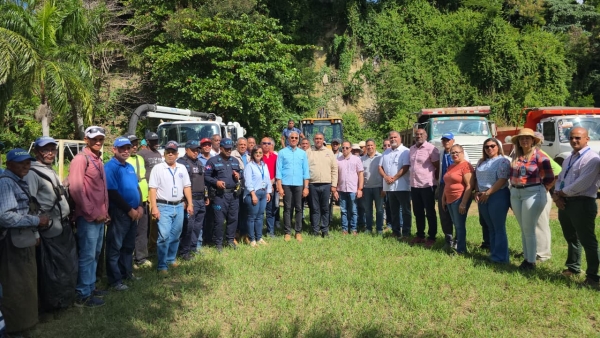 Coraasan, Medio Ambiente y Alcald&iacute;a de Santiago realizan jornada de recogida de desechos s&oacute;lidos y limpieza de imbornales en la avenida del Arroyo