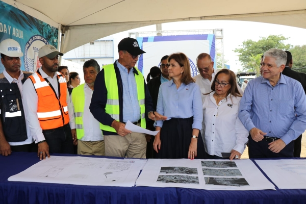 Vicepresidenta destaca sustituci&oacute;n colector aguas residuales avenida 27 de Febrero aumentar&aacute; capacidad de recolecci&oacute;n